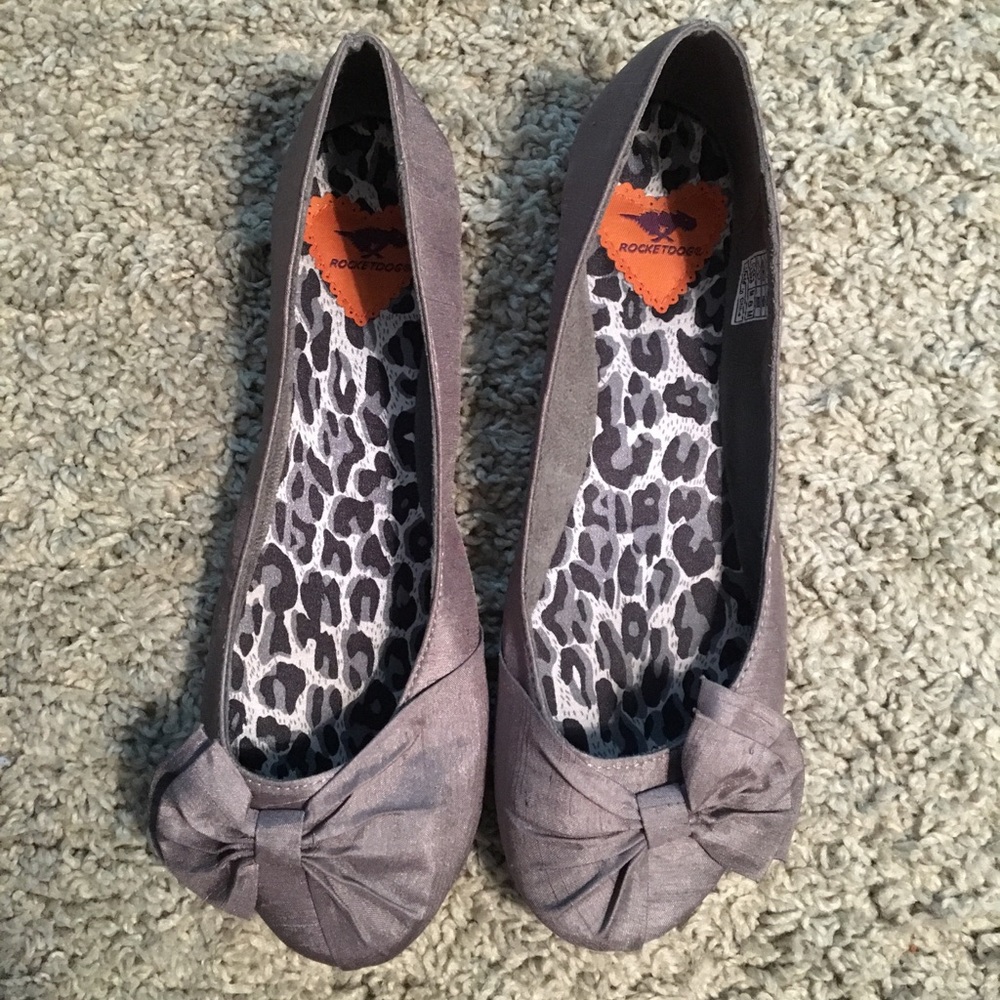 Never worn gray flats